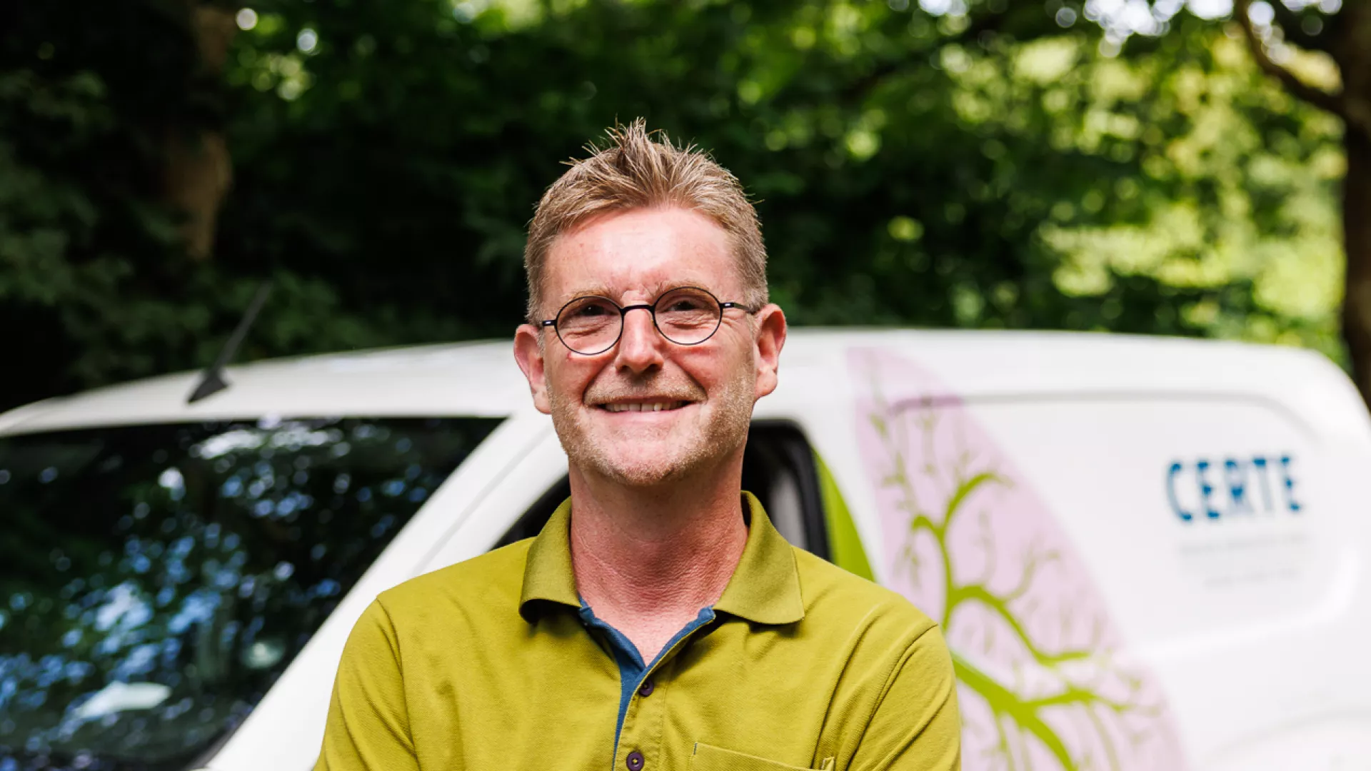 Certe medewerker voor Certe busje