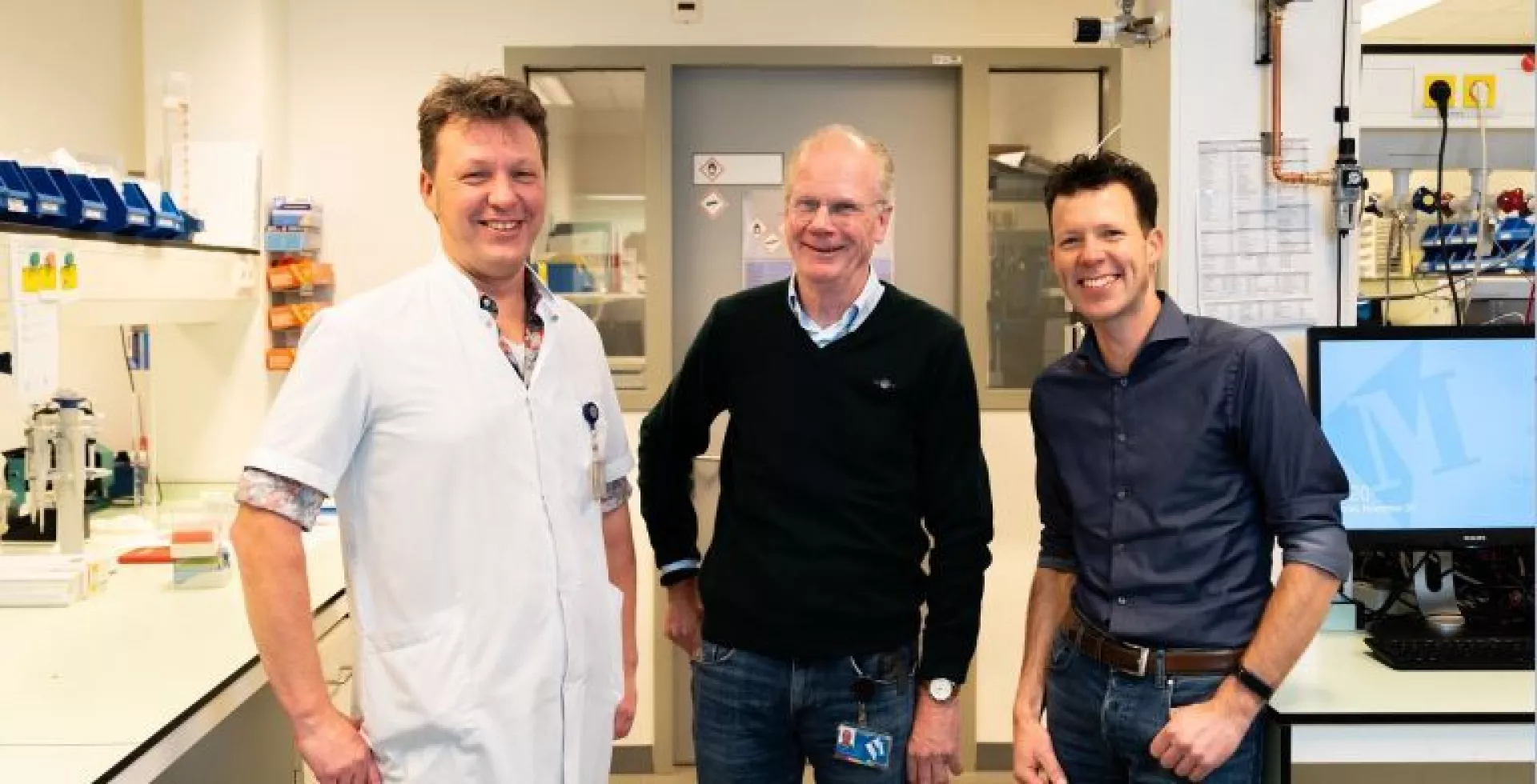 Apothekers en medewerker Certe in het laboratorium Martiniziekenhuis