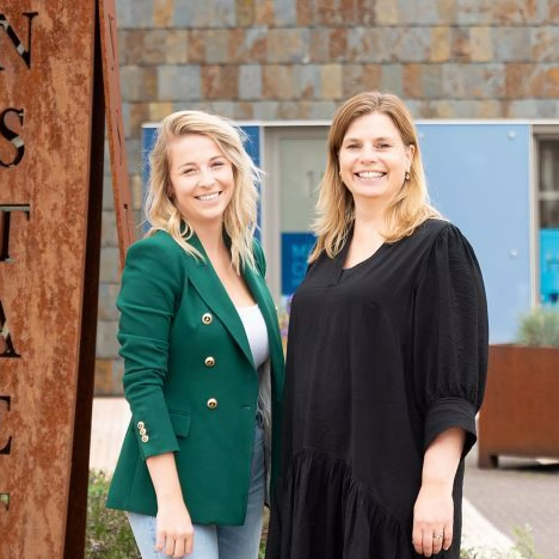 Naomi Stoelwinder en Dorothé Scholtens voor pand Messchenstaete