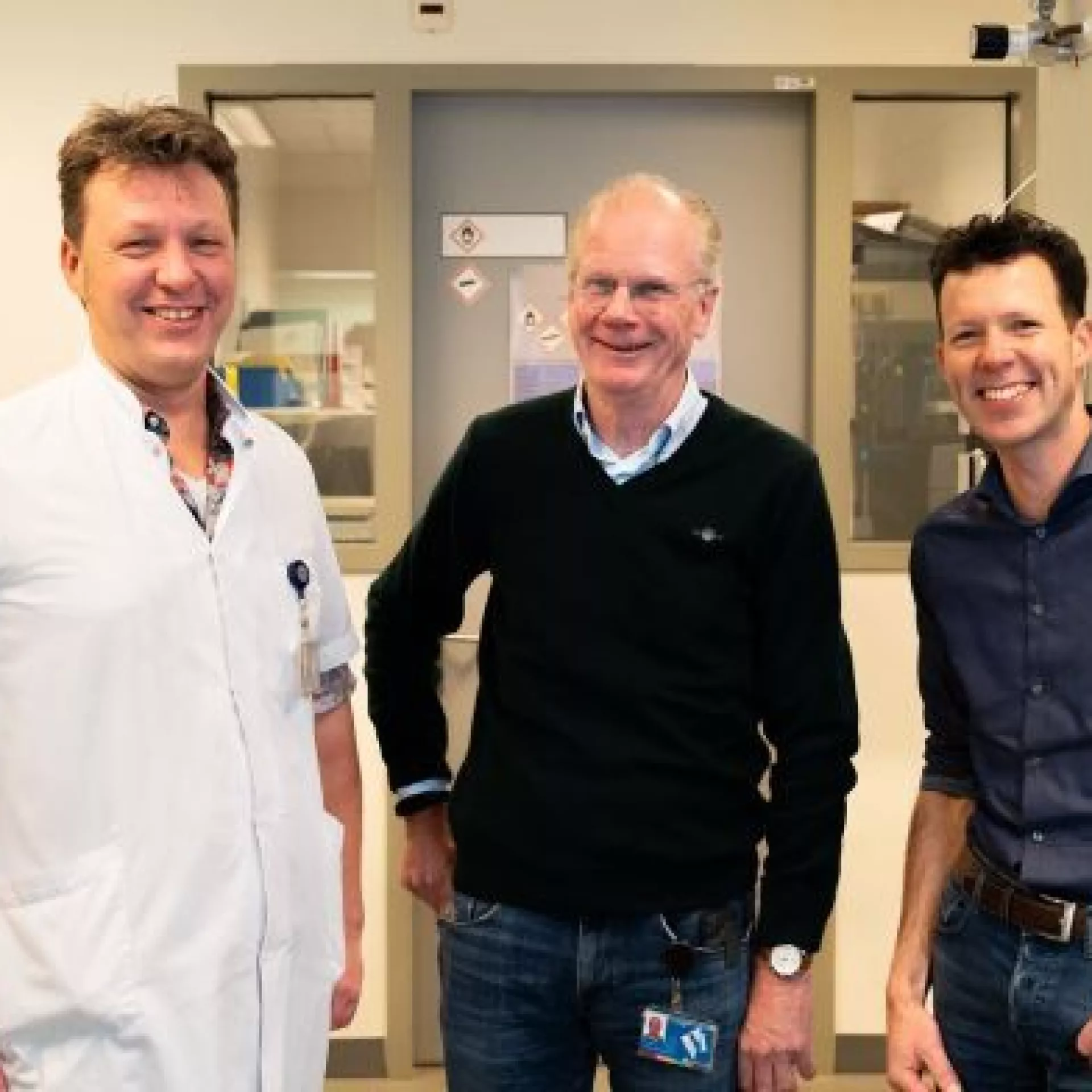 Apothekers en medewerker Certe in het laboratorium Martiniziekenhuis